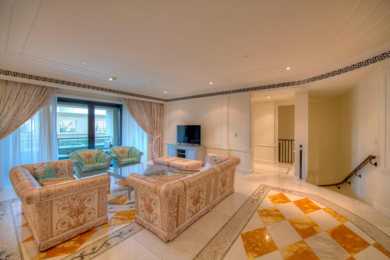 Palazzo Versace Dubai Esterno foto A living room in a suite at the Atlantis Resort