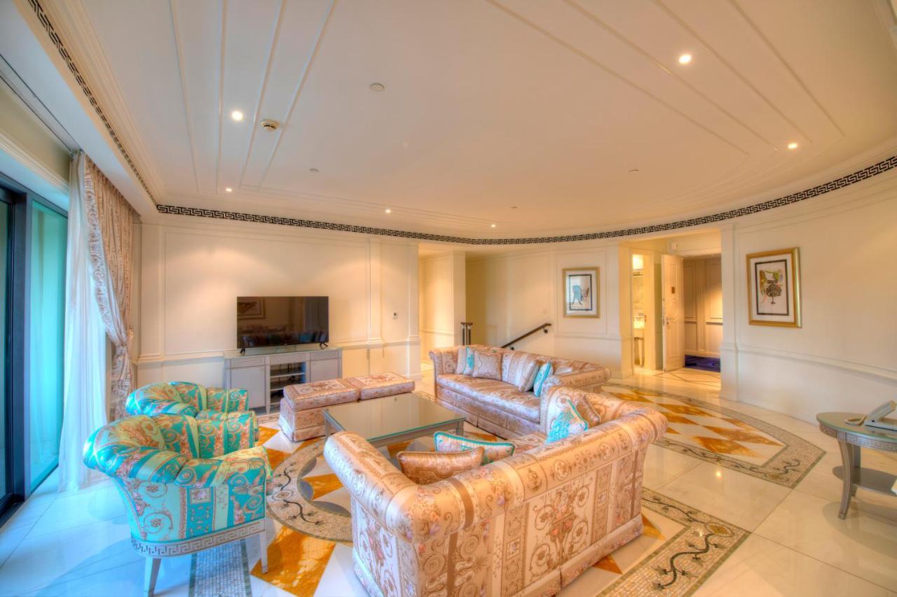 Palazzo Versace Dubai Esterno foto A living room in a suite at the Atlantis Resort
