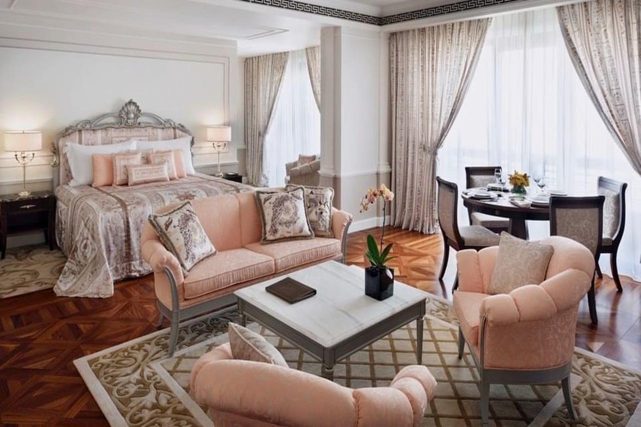 Palazzo Versace Dubai Esterno foto A suite at the Taj Mahal Palace