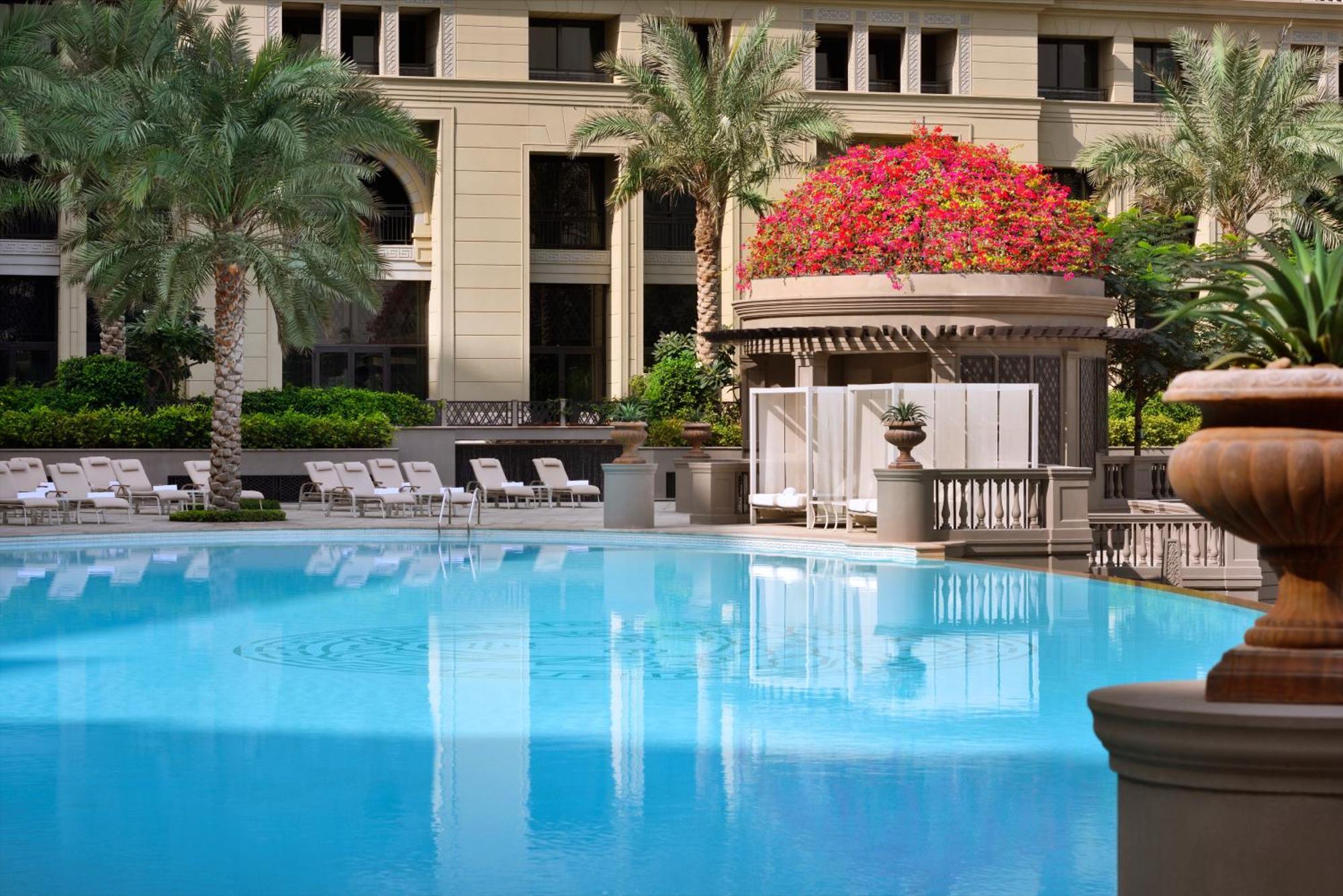 Palazzo Versace Dubai Esterno foto The swimming pool at The Westin