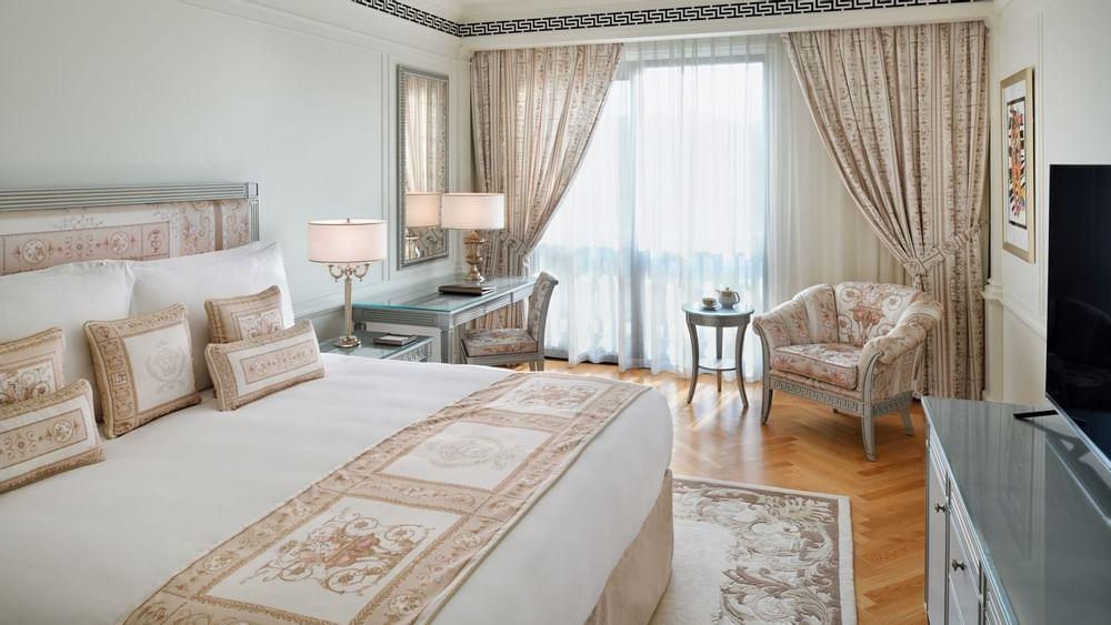 Palazzo Versace Dubai Esterno foto A bedroom at the hotel