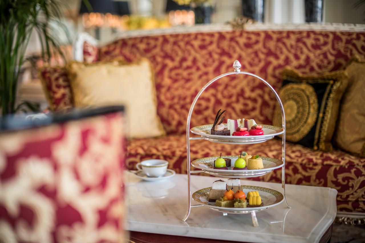 Palazzo Versace Dubai Esterno foto Afternoon tea at the Imperial