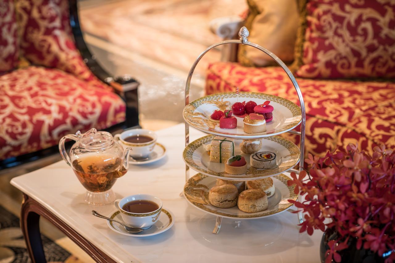 Palazzo Versace Dubai Esterno foto Afternoon tea at the Imperial